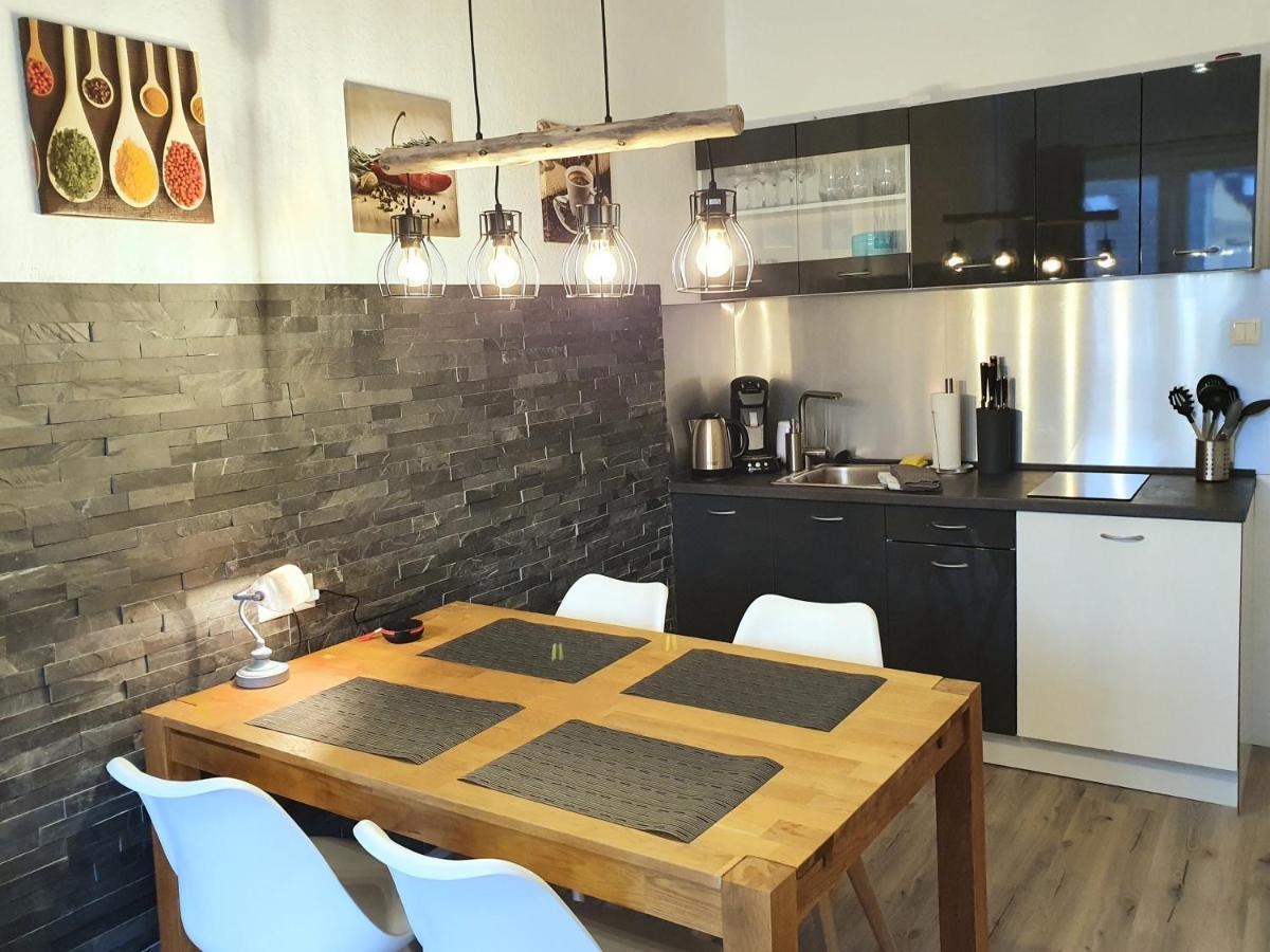 Moderne Wohlfuehloase Zentral In Seenaehe - Pillow Menu, 2 Stk 55" Smart Tvs, Netflix, Disneyplus Uvm Wetter  Dış mekan fotoğraf