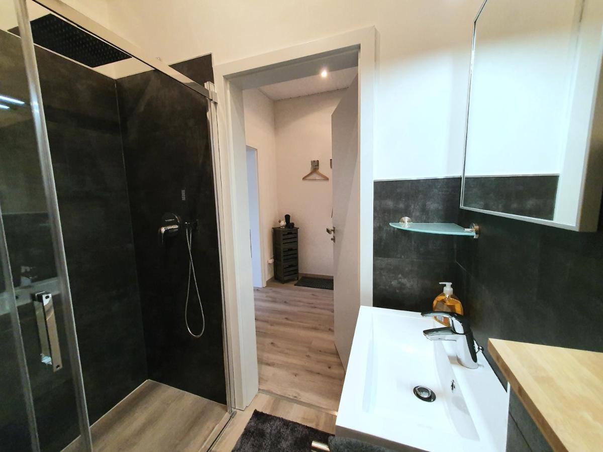 Moderne Wohlfuehloase Zentral In Seenaehe - Pillow Menu, 2 Stk 55" Smart Tvs, Netflix, Disneyplus Uvm Wetter  Dış mekan fotoğraf