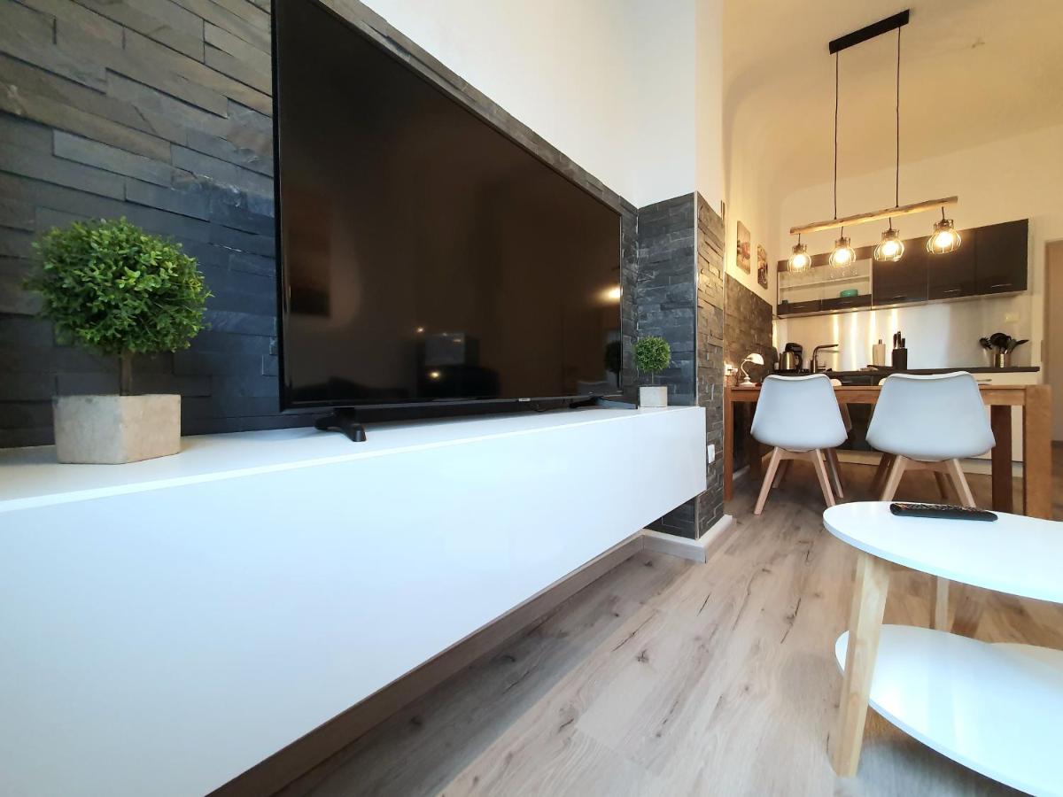 Moderne Wohlfuehloase Zentral In Seenaehe - Pillow Menu, 2 Stk 55" Smart Tvs, Netflix, Disneyplus Uvm Wetter  Dış mekan fotoğraf